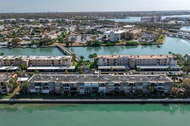 Building Photo - 7600 Sun Island Dr S