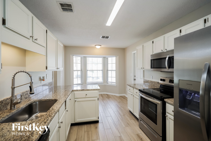 Building Photo - 10677 Talon Ct