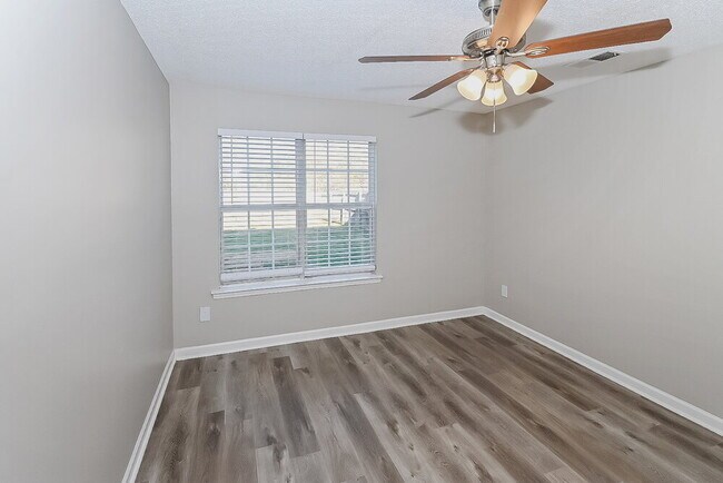 Building Photo - 9727 Pigeon Roost Park Cir