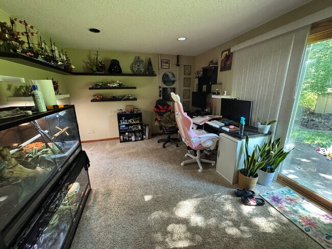 Building Photo - Charming 4-Bed Lakeville Home with Spacious 2000 Sq Ft & Gleaming Neighborhood!"