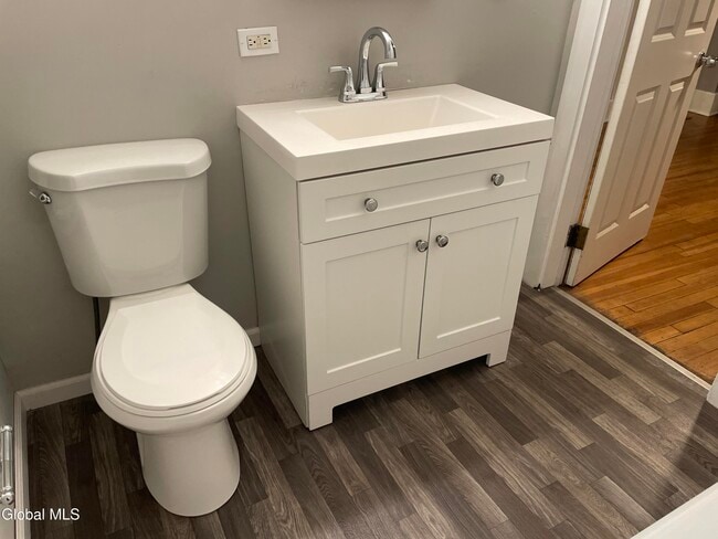 Building Photo - 163 Ridge St