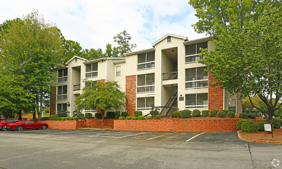 Primary Photo - Landmark at Pine Court