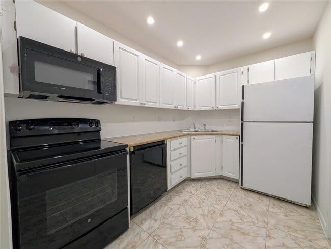 Building Photo - 3101 Oakland Shores Dr