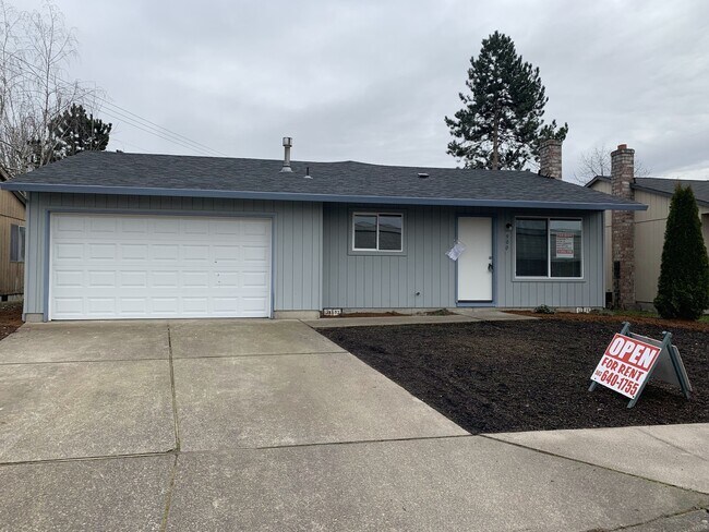 Building Photo - Quiet 4 bedroom two bath home in Aloha