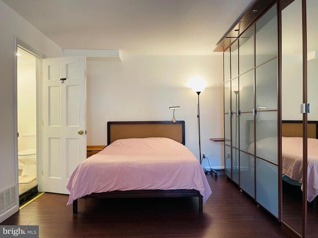 Building Photo - 928 Venice Dr