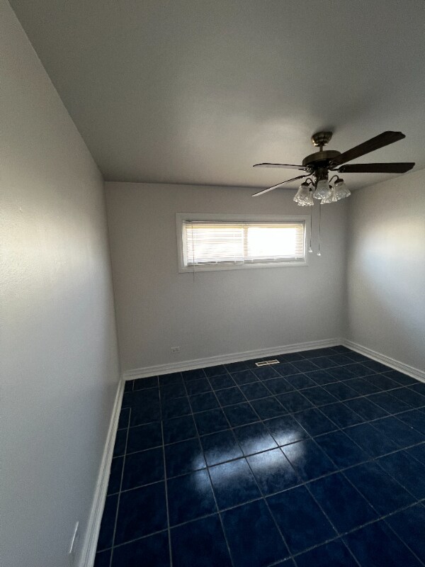 Building Photo - 9136 S Anthony Ave