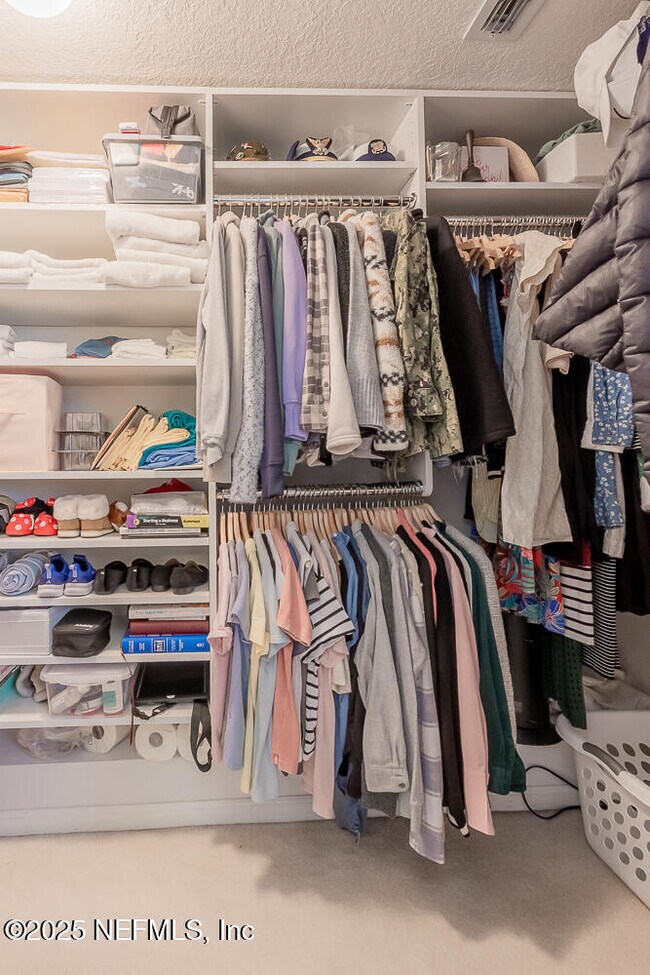 Building Photo - 8543 Glenbury Ct N