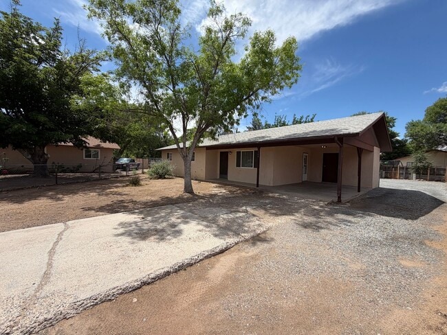 Building Photo - 3 Bedroom Single Story Home Available Near E Main Street & Hwy 314 SW in Los Lunas!