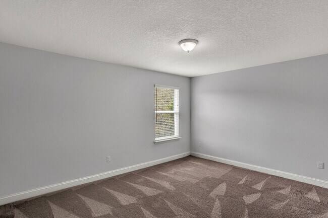 Building Photo - Beautiful 5/4 Home with Over 4k sqft, Fenced in Yard & 3 Car Garage! Pet friendly!