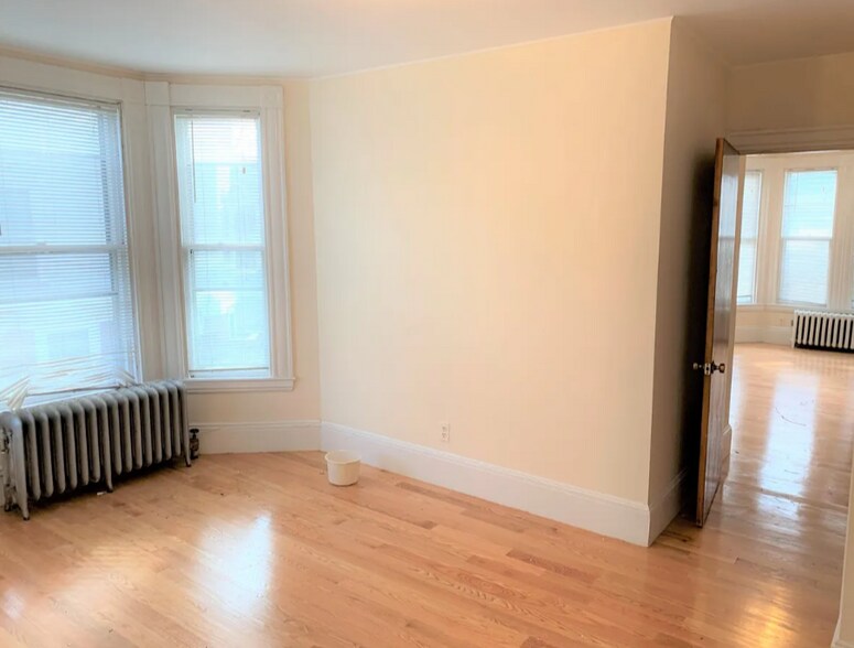 Building Photo - 381 Harvard St