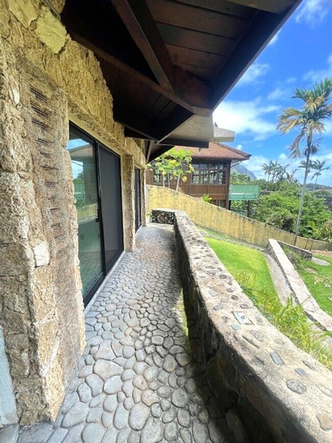 Building Photo - Gorgeous 2 Bedroom / 1 Bath in Waikane