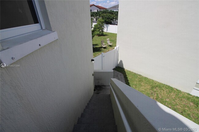 Building Photo - 9435 SW 170th Path