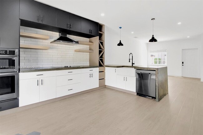 Building Photo - 16911 SW 137th Ct