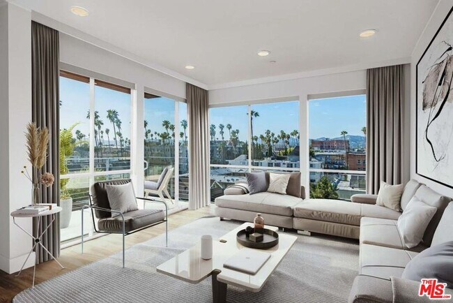 Building Photo - 453 S Kenmore Ave