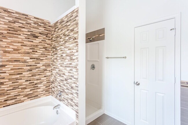 Building Photo - 922 Grassy Patch Ln