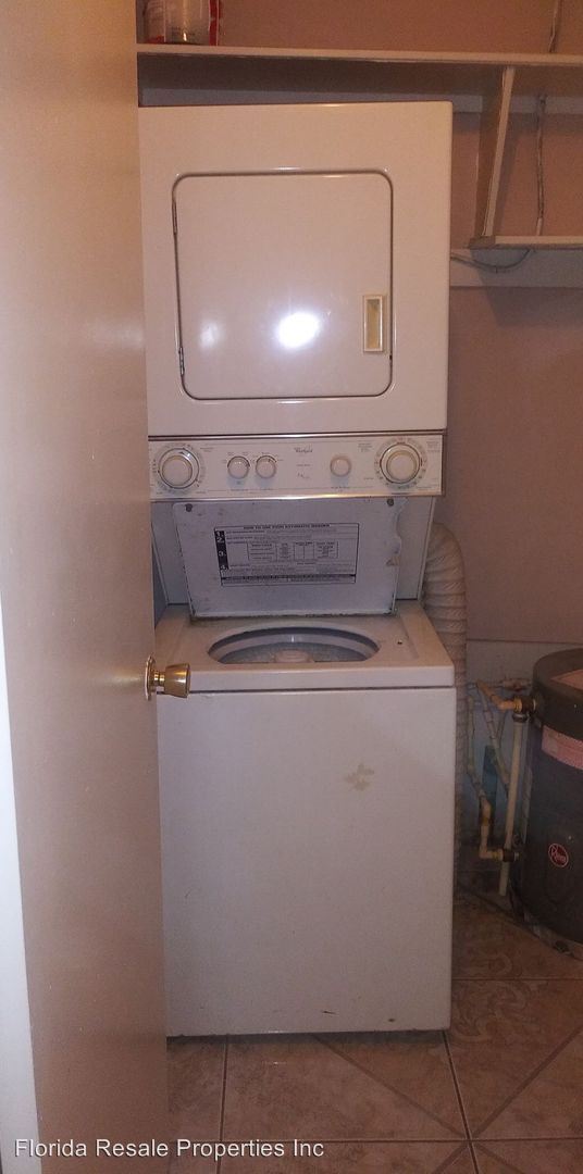 Building Photo - 605 SE 13th Terrace