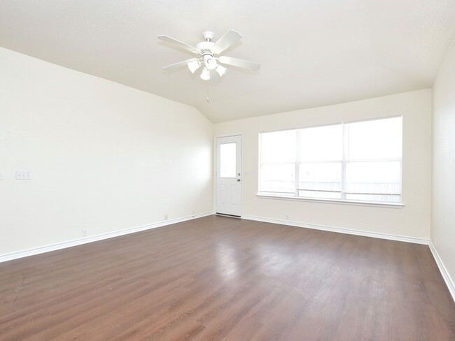 Building Photo - Beautiful 4 Bedroom / 2 Bath Home in Eagle...