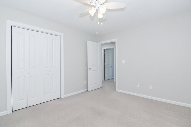 Building Photo - 983 Glenhaven Dr