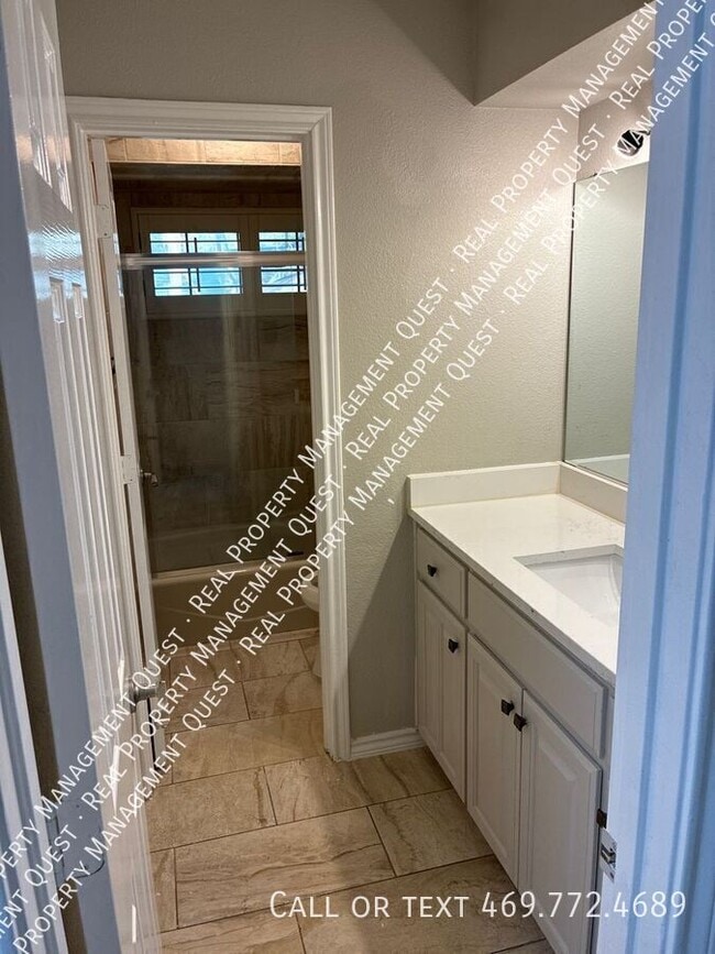 Building Photo - 410 Peacock Cir