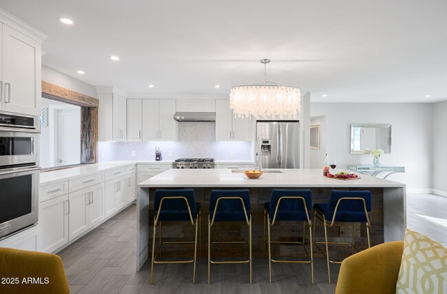 Building Photo - 8620 E Plaza Ave