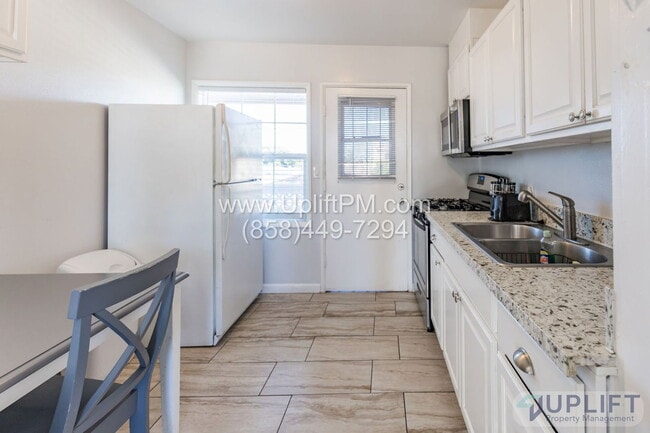 Building Photo - 4831 Castle Ave