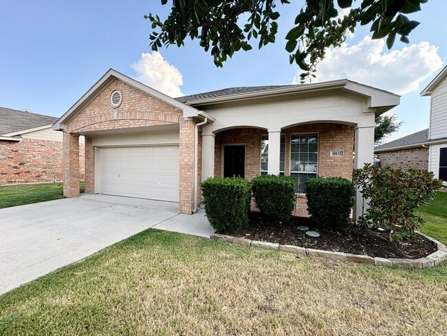 Primary Photo - GREAT Home in NWISD with Amenities!