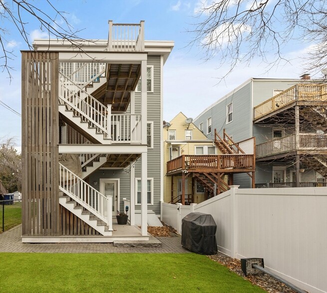 Building Photo - 361 Maverick St