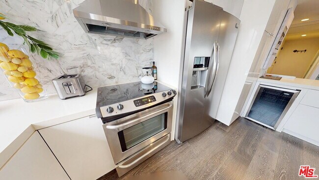 Building Photo - 2160 Century Pk E