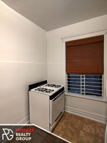 Building Photo - 2530 N Kedzie Blvd
