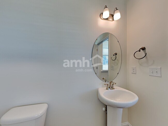 Building Photo - 111 Samara Ln