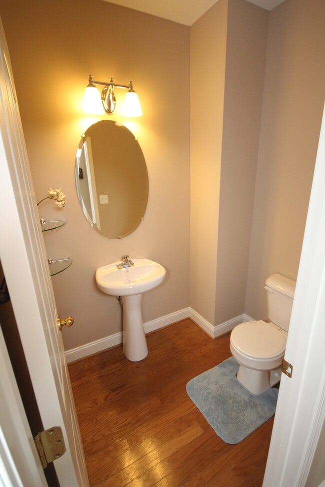 Building Photo - *Coming Soon!*  Large end unit town home i...