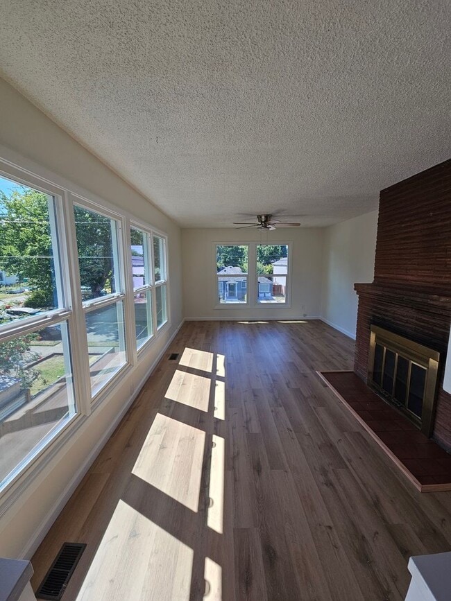 Building Photo - Buchanan-4 plex