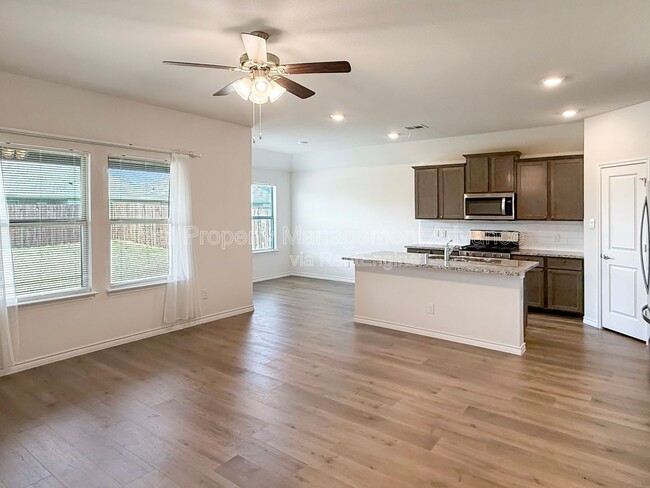 Building Photo - 1412 Blossom Ct Dr