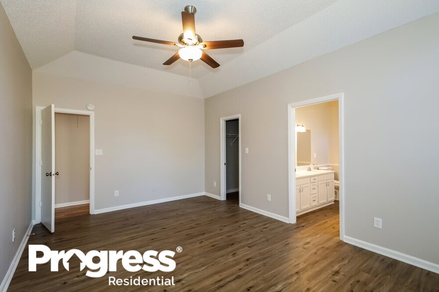 Building Photo - 2518 Bushy Pine Ct