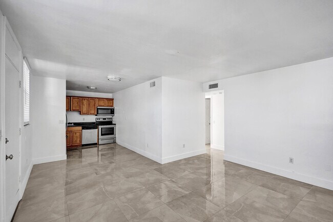 Building Photo - 1801 S Treasure Dr