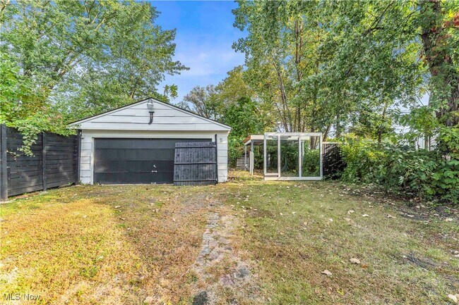 Building Photo - 11702 Brookfield Ave