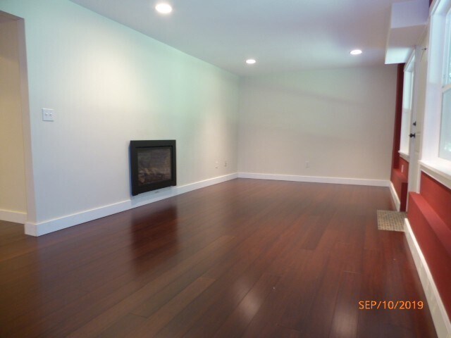 Building Photo - Remodeled 4 Bed 2 Bath Home Near Downtown ...
