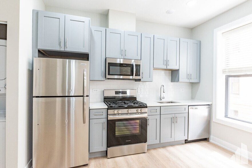 Building Photo - 428 W Belden Ave