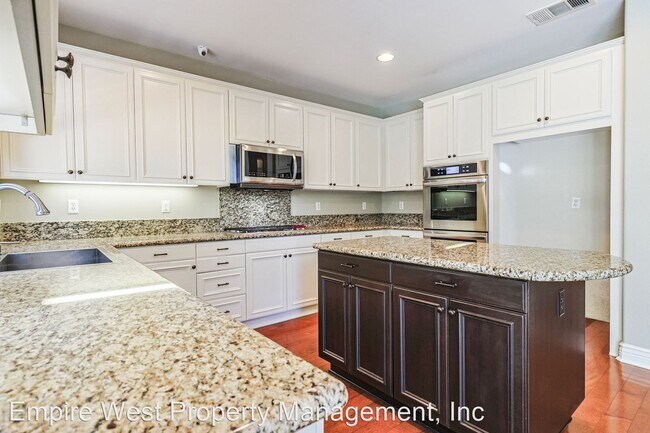 Building Photo - 5 br, 3 bath House - 28115 De La Vina Way