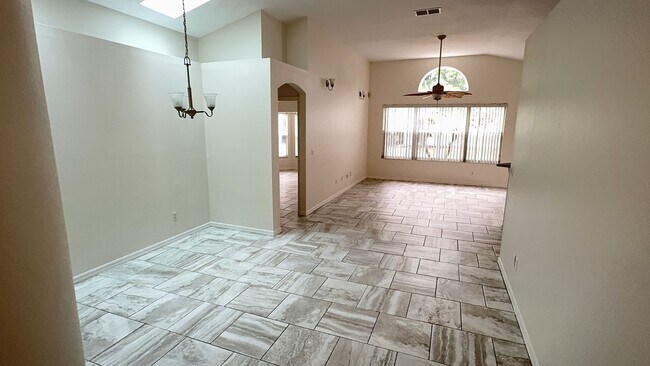 Building Photo - Come see this beautiful 3 bedroom, 2 bath, 2 car garage home for rent near Citrus Park Mall!