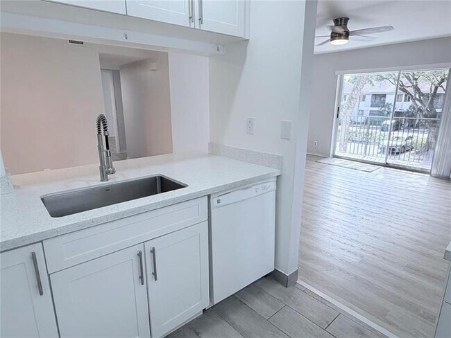 Building Photo - 117 Gardens Dr