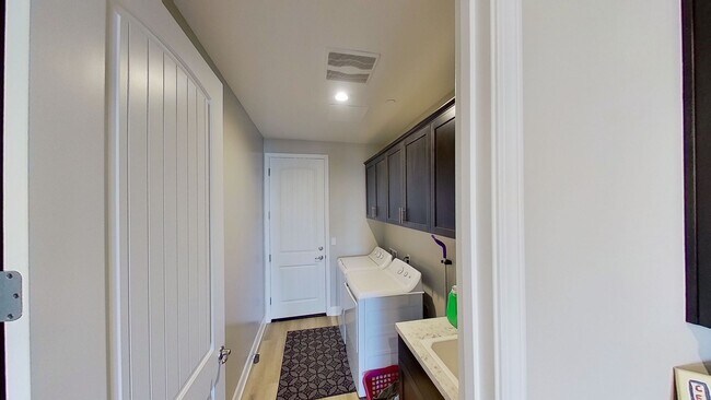 Building Photo - AMAZING 3+ bed, 2.5-bath Executive Home in Rice Ranch Community!