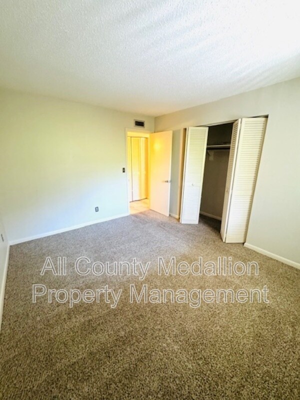 Building Photo - 6731 Winkler Rd