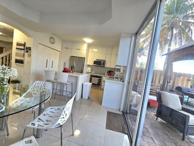 Building Photo - 11405 NW 62nd Terrace