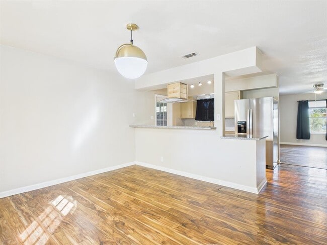 Building Photo - 1411 Kamar Dr