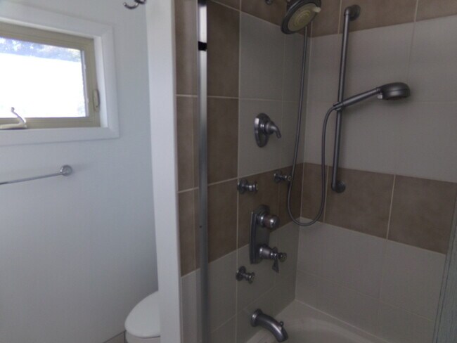 Building Photo - COMING SOON! 4 Bed 2.5 Bath Beavercreek Home!