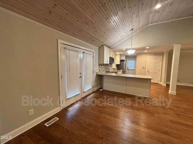 Building Photo - 501 Merrie Rd