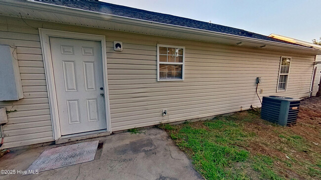 Building Photo - 4264 Sunglow Dr