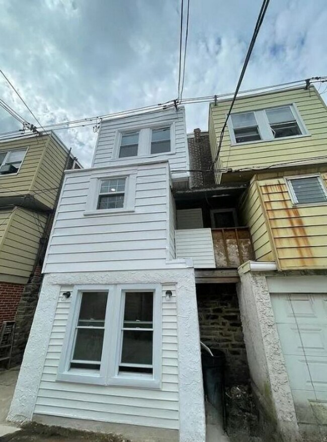Building Photo - 1309 W Wingohocking St