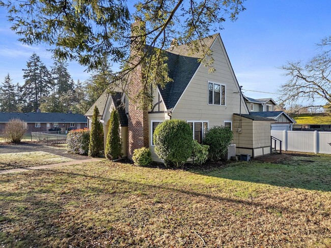 Building Photo - Charming 4-Bedroom, 2-Bath Tudor-Style Hom...